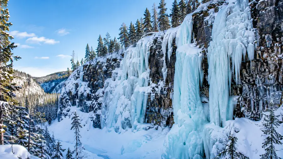 korouoma frozen waterfalls